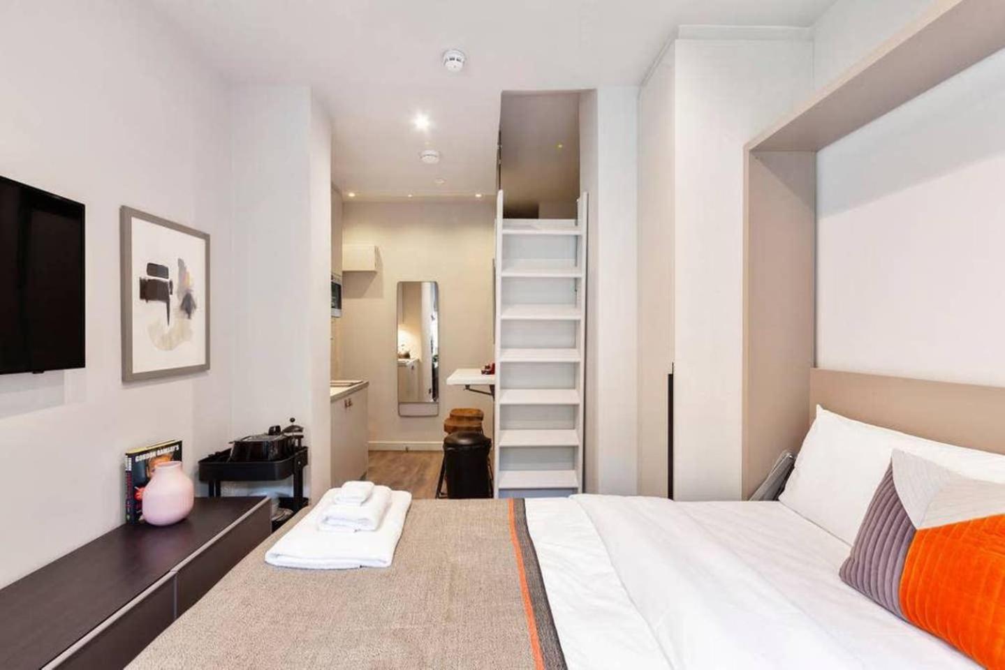 73 Oakley Square Apartment *