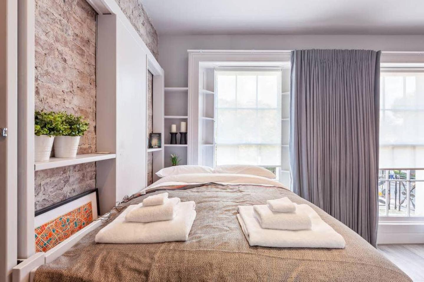 73 Oakley Square Apartment