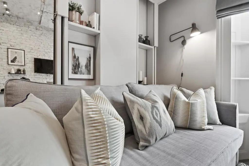 73 Oakley Square Apartment *