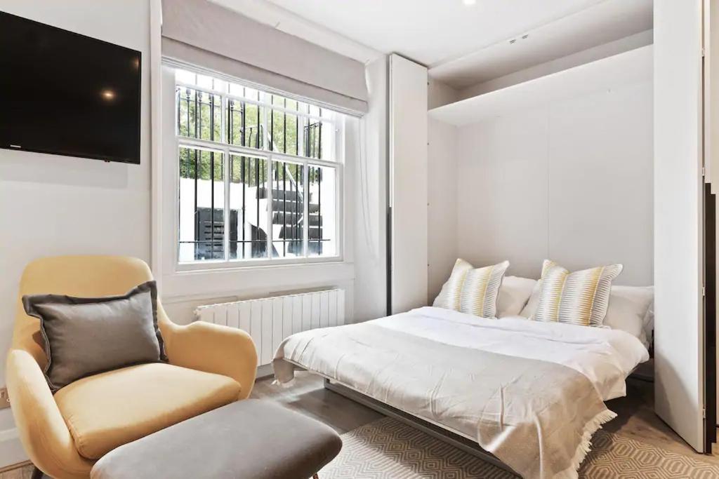 73 Oakley Square Apartment
