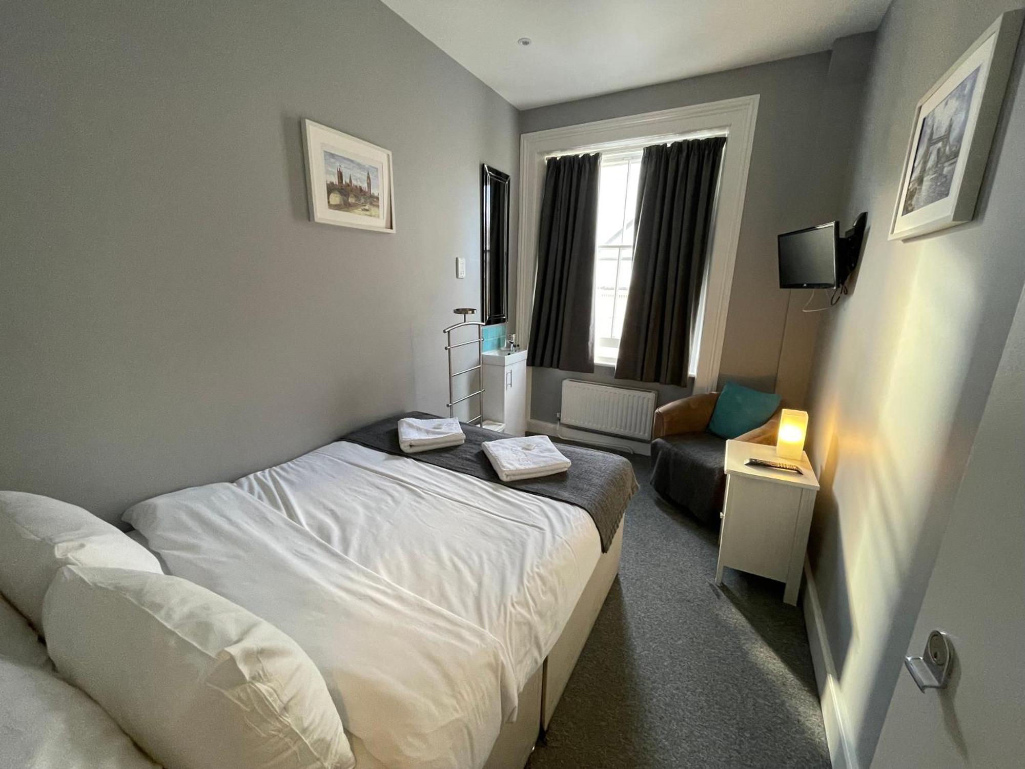 Ravna Gora 3* Londen