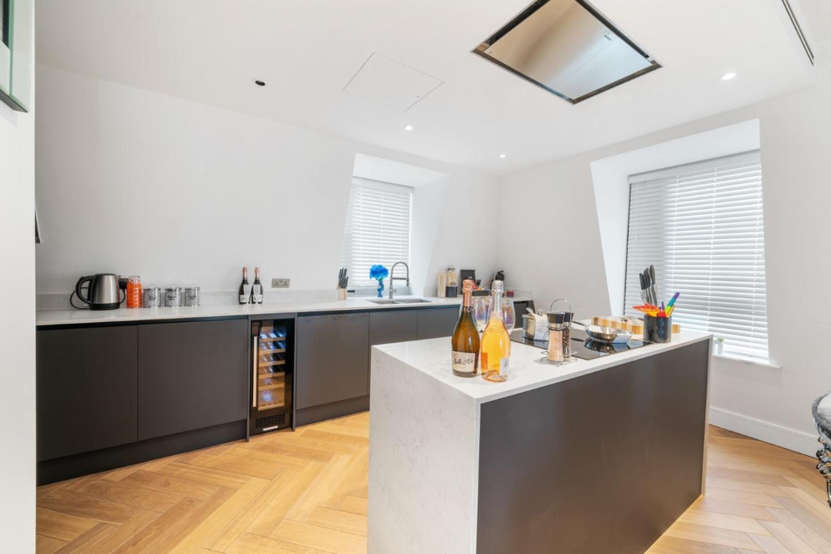 Marble Arch Luxury 3-bedroom Penthouse Haven 73 * Londen