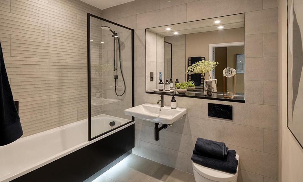 Female Only Ensuite Homestay London