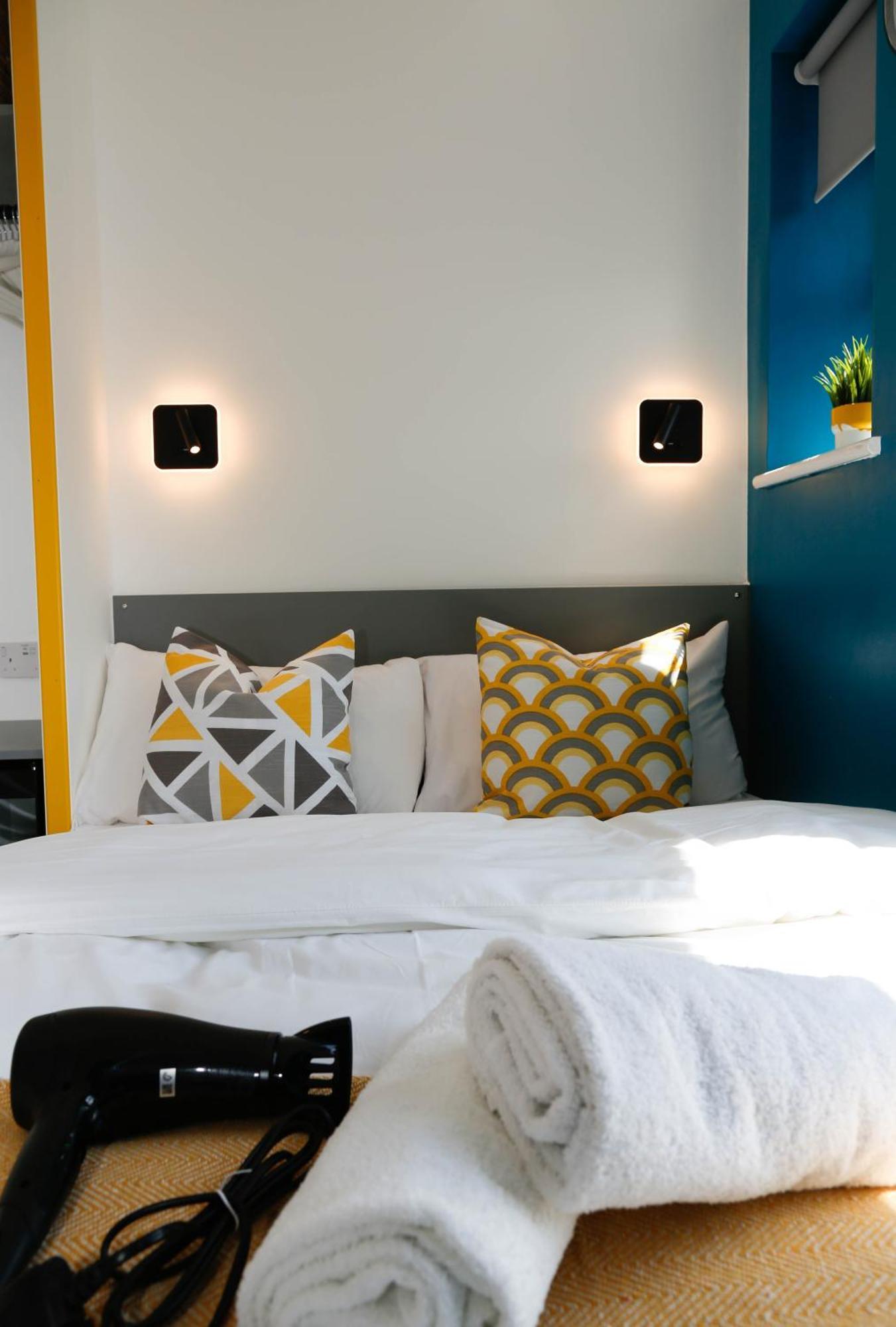 New Luxury In The Heart Of Next To Shops, Cafes, Bars & Metro With Shared Bathrooms Privat overnatting *