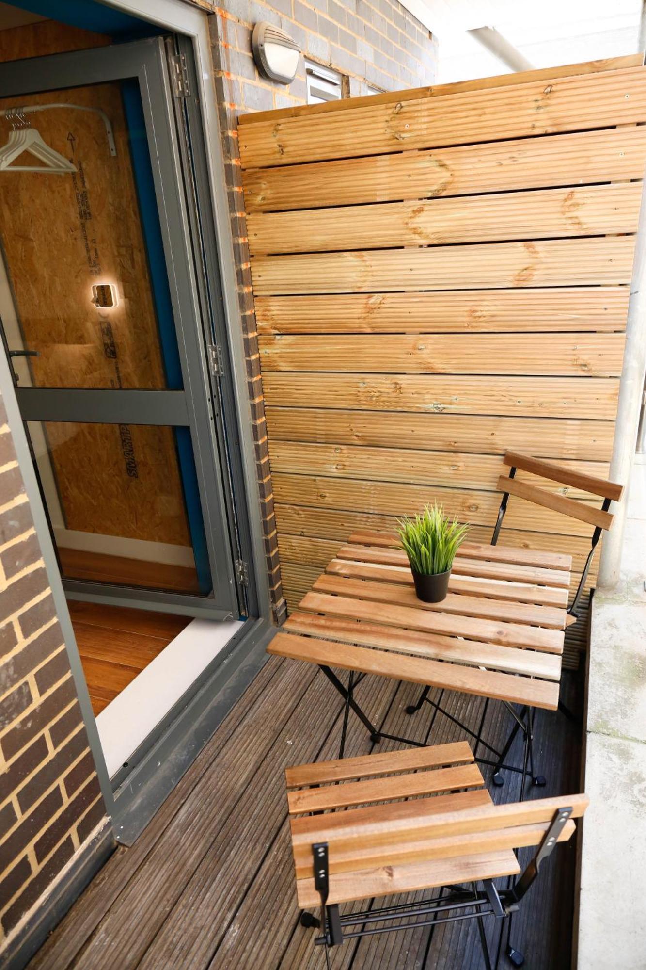 Privat overnatting New Luxury In The Heart Of Next To Shops, Cafes, Bars & Metro With Shared Bathrooms London