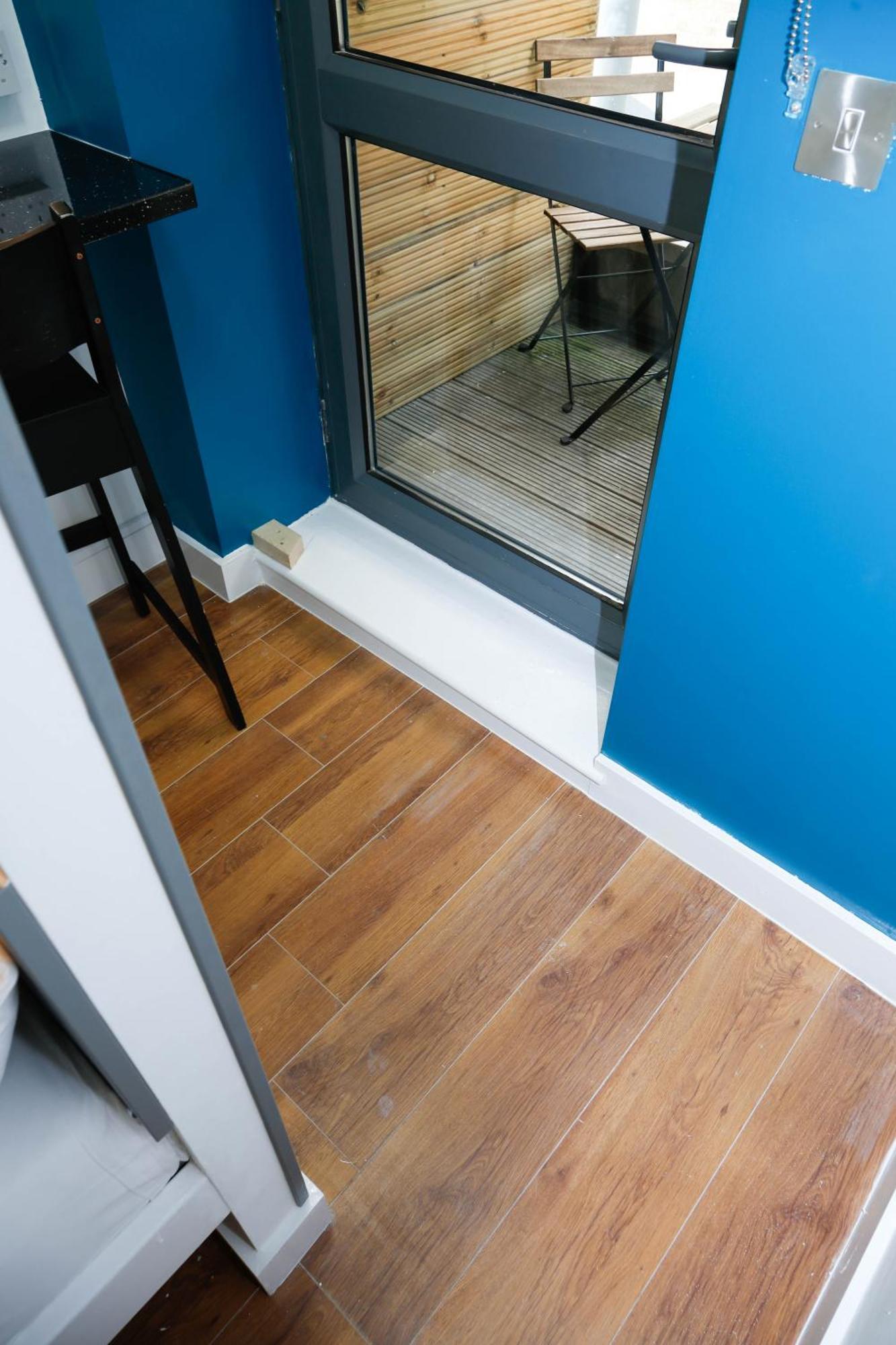 Homestay New Luxury In The Heart Of Next To Shops, Cafes, Bars & Metro With Shared Bathrooms *