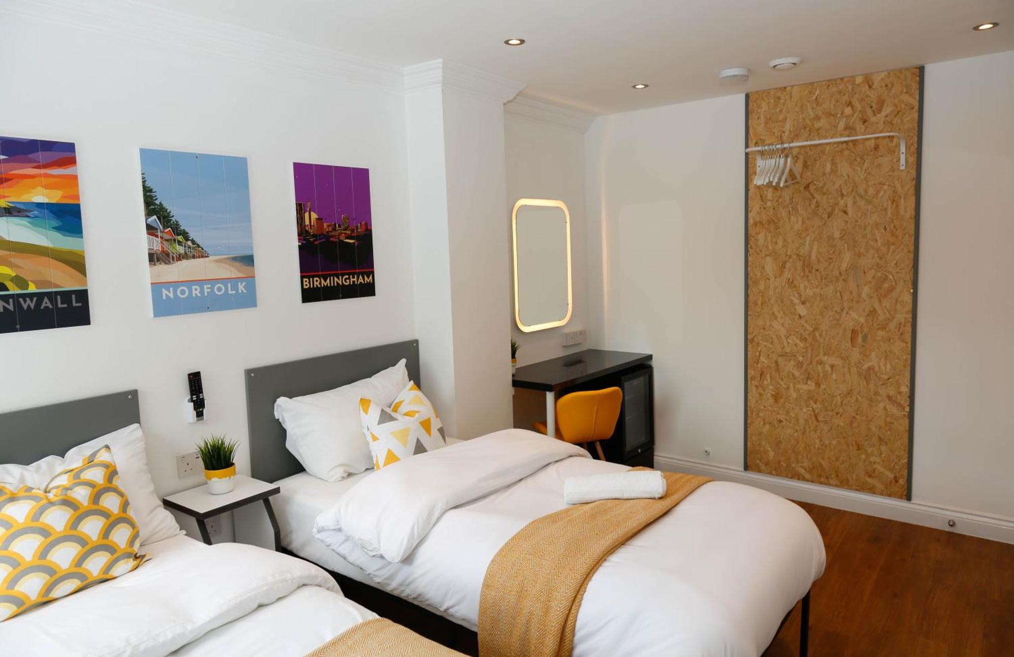 Privat overnatting New Luxury In The Heart Of Next To Shops, Cafes, Bars & Metro With Shared Bathrooms London
