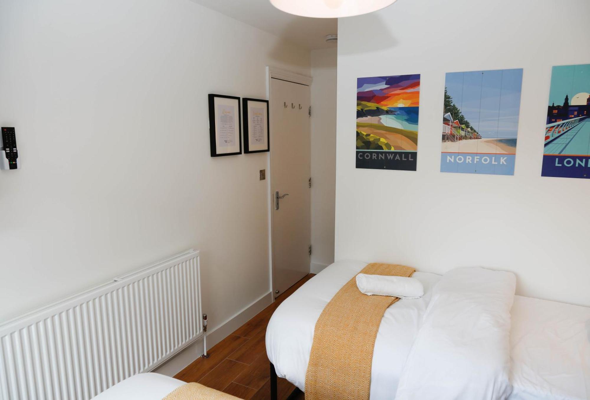 Privat overnatting New Luxury In The Heart Of Next To Shops, Cafes, Bars & Metro With Shared Bathrooms London