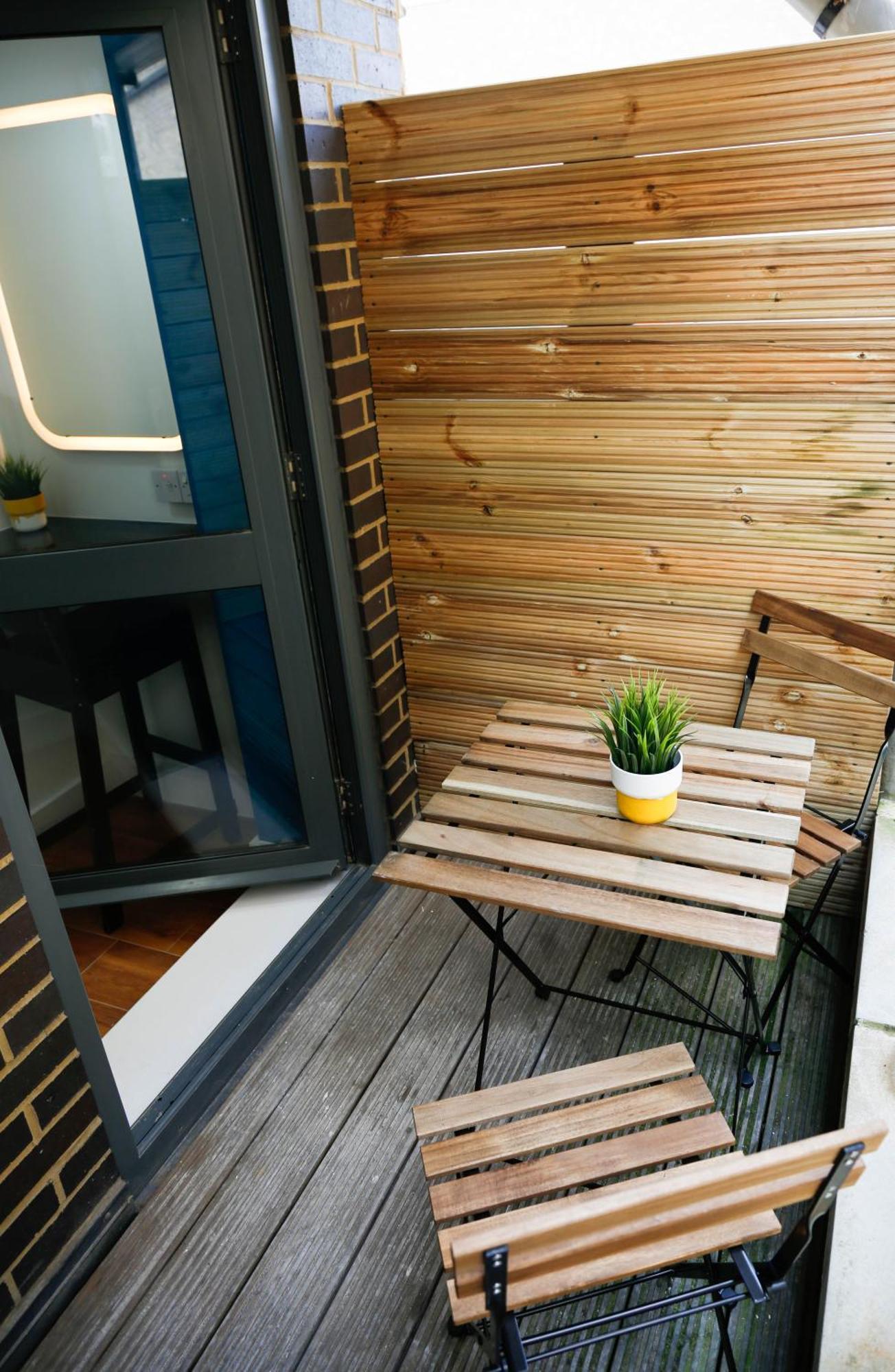 New Luxury In The Heart Of Next To Shops, Cafes, Bars & Metro With Shared Bathrooms Privat overnatting *