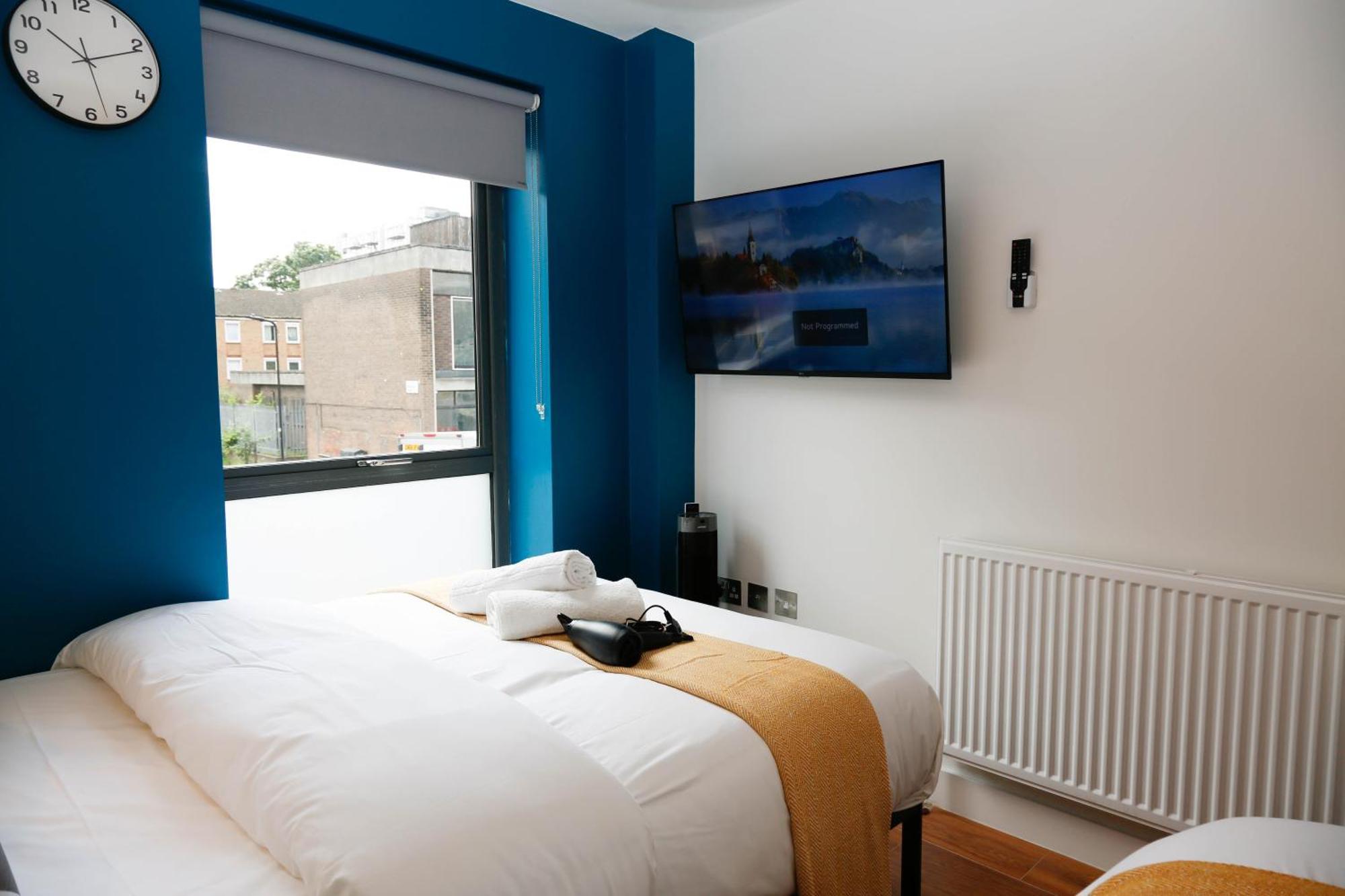 Privat overnatting New Luxury In The Heart Of Next To Shops, Cafes, Bars & Metro With Shared Bathrooms London