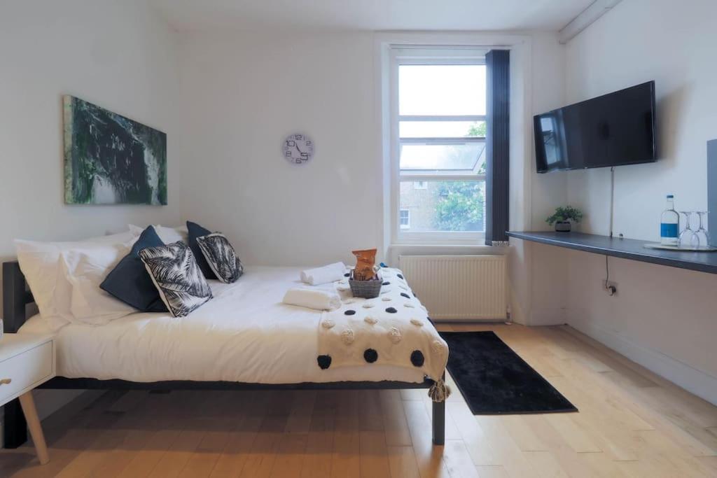 S2 Full With Own Kitchen In Centre Of Kilburn