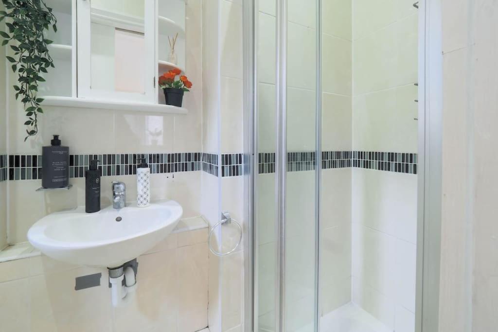 Apartment S1 Modern In Kilburn *