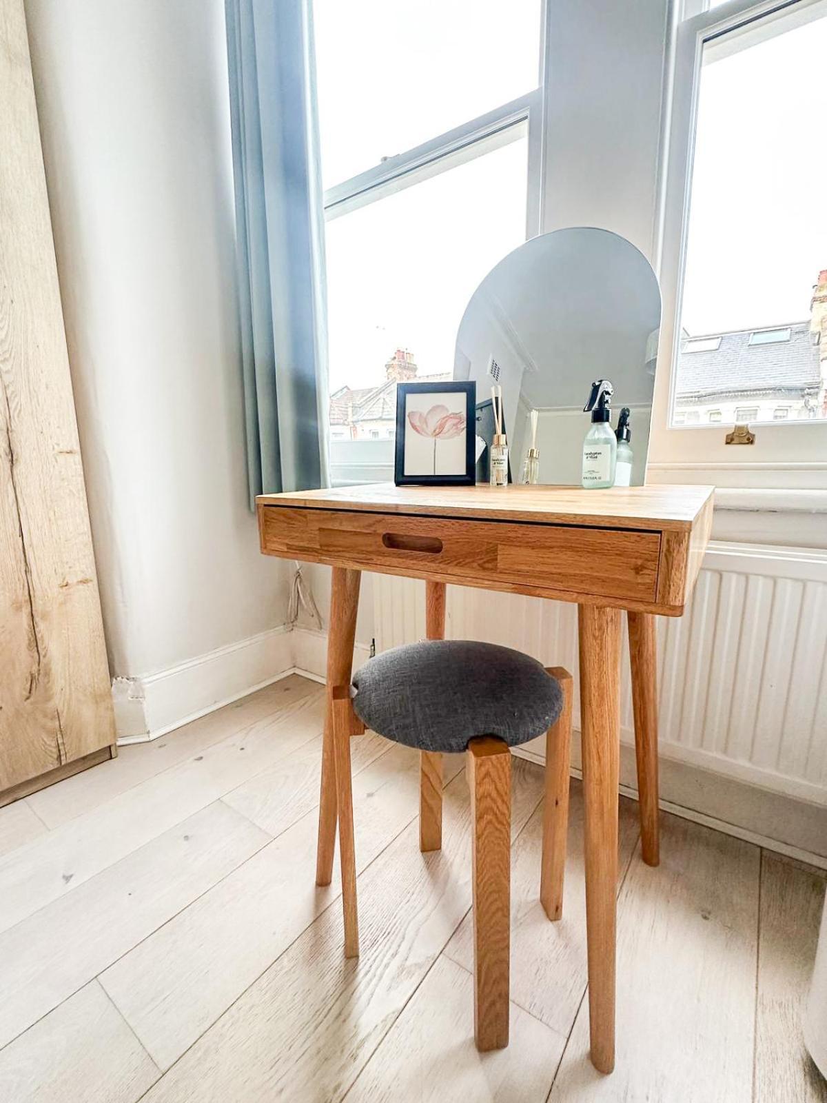 Stylish 1-bed Flat In Willesden With Private Patio Apartment London