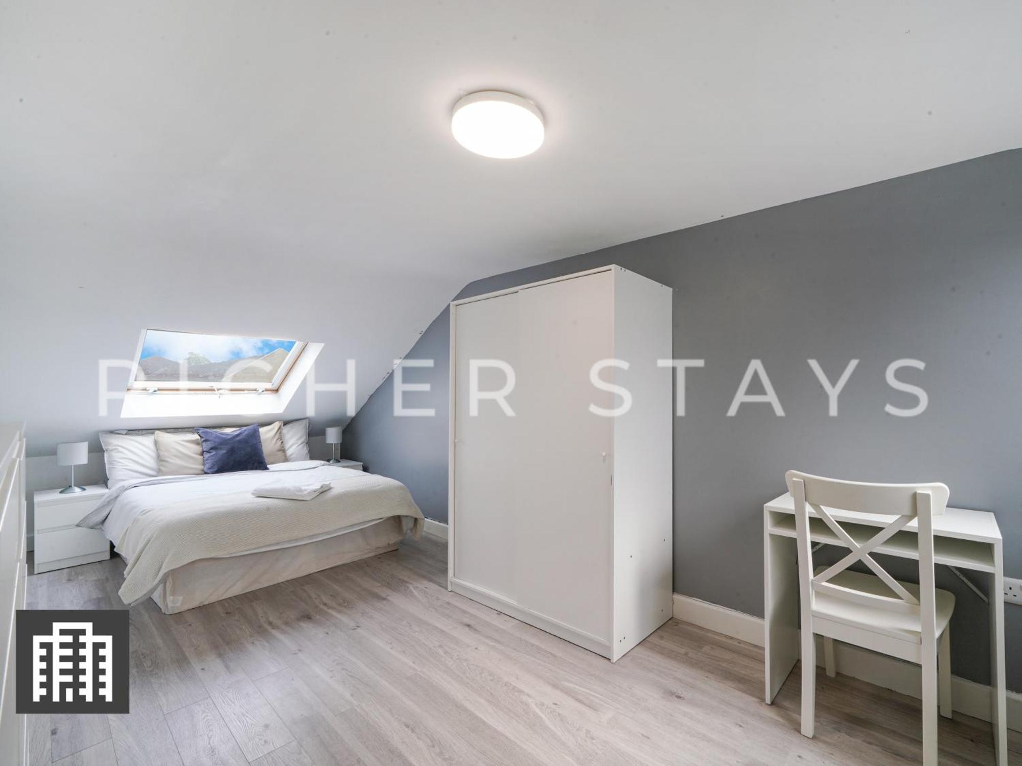 Large For Contractors & Families - Garden & Amenities Holiday home