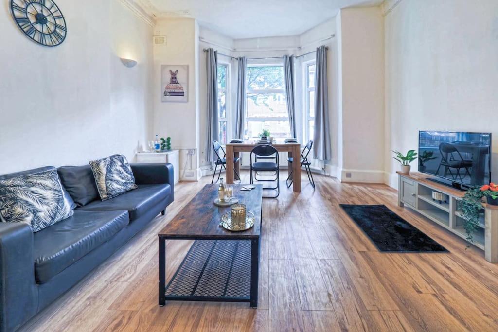 Apartment 2 Bed Flat In Heart Of Kilburn With Full Kitchen