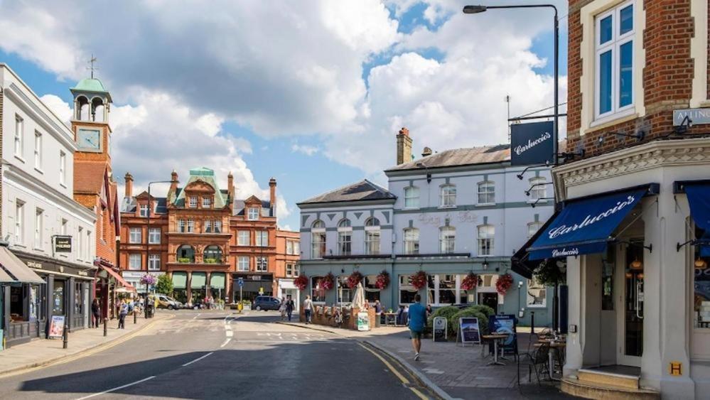 Apartment Beautiful 2 Bedroom Wimbledon, 2 Min Walk To Wimbledon Station