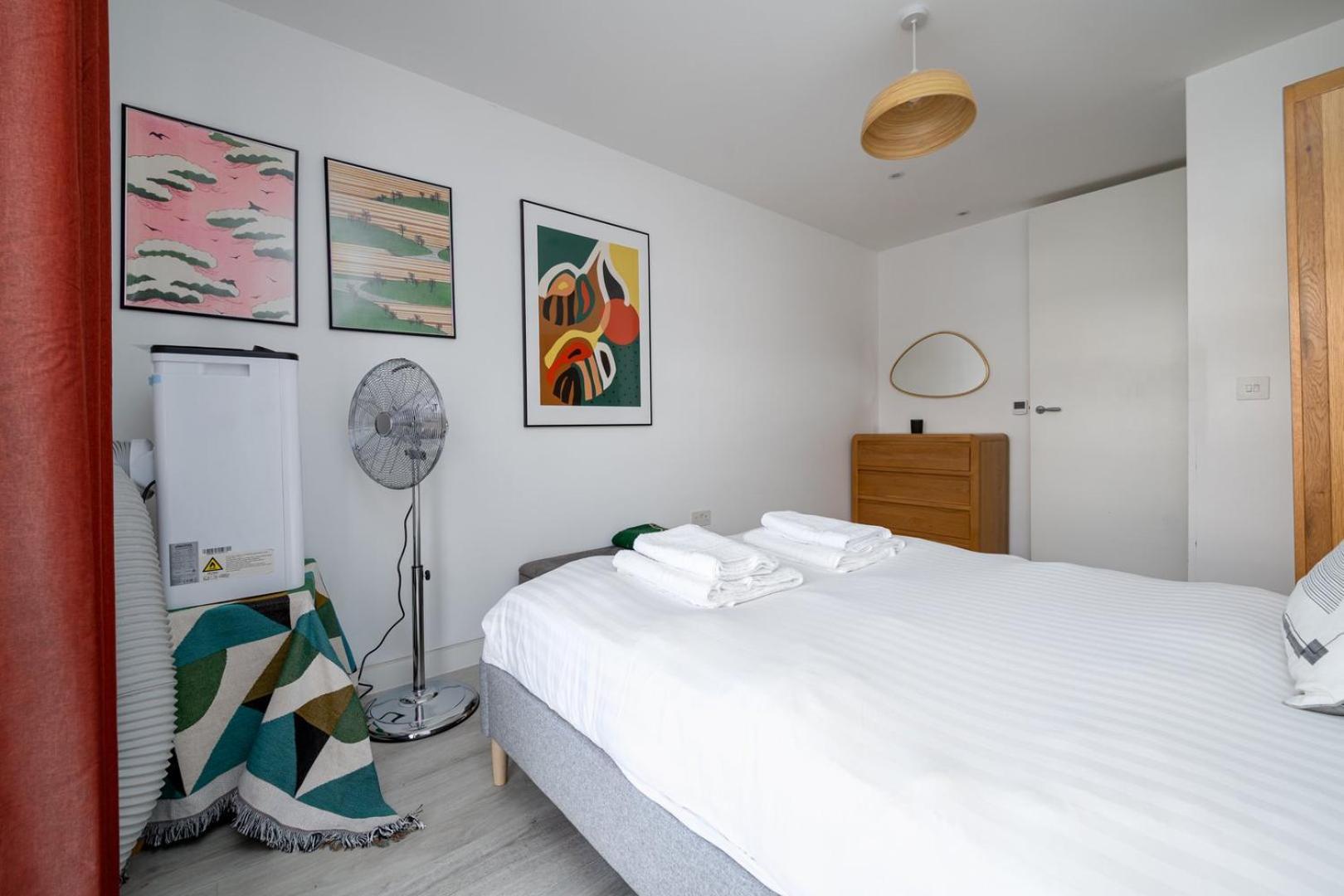 Guestready - Modern Terraced House In * London