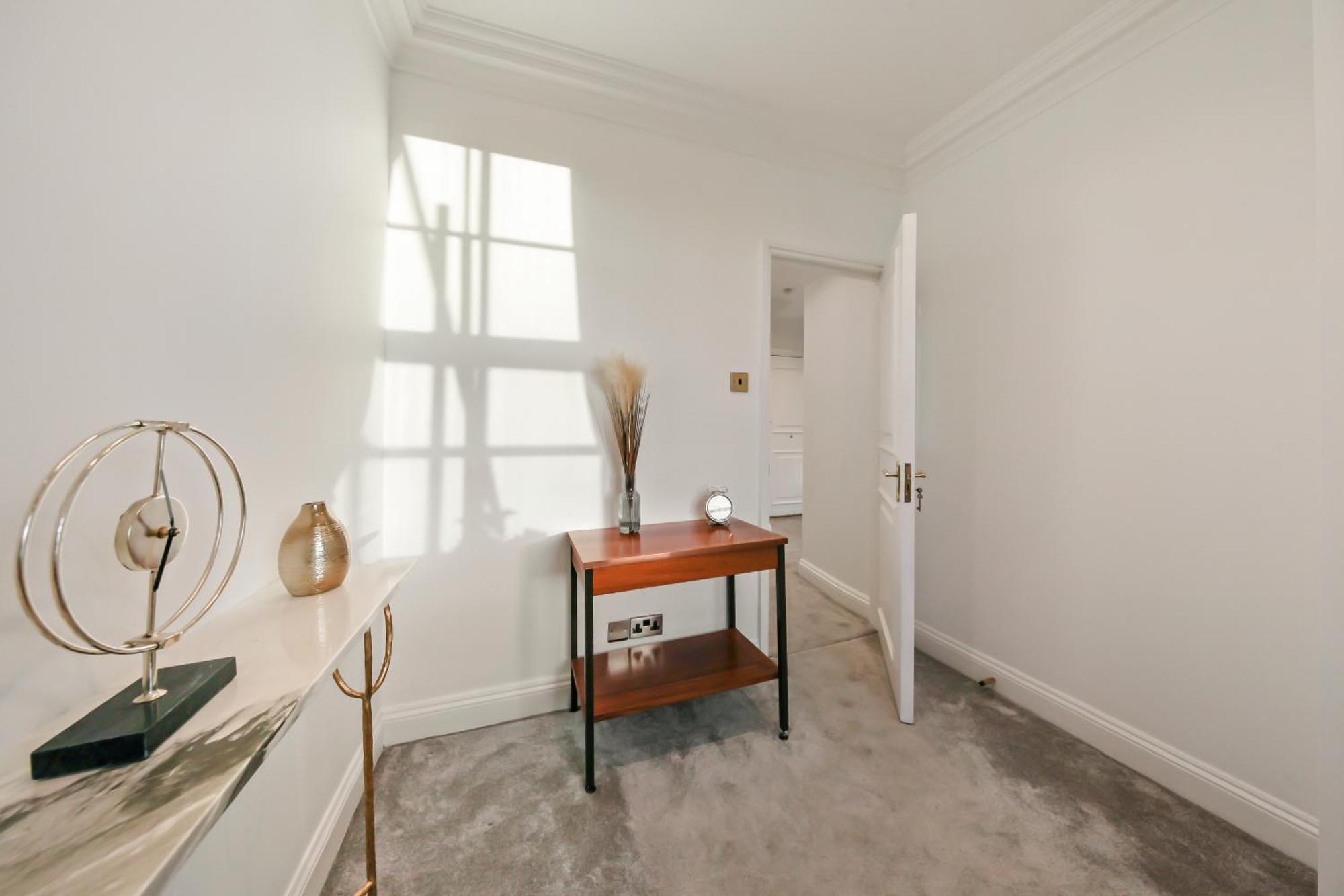Lavish Two-bedroom Apartment *