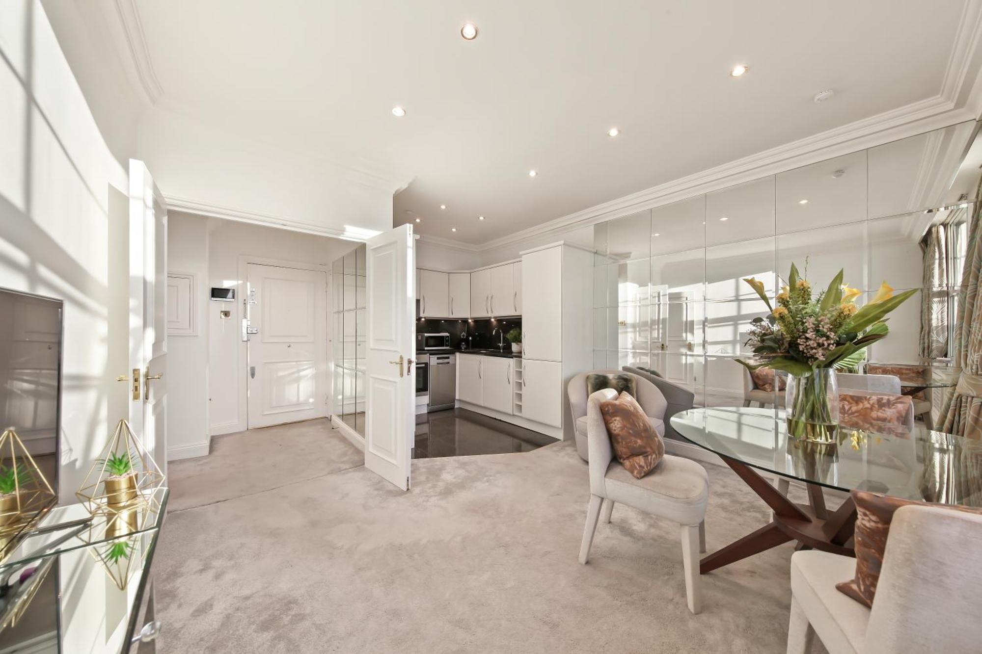 Lavish Two-bedroom Apartment