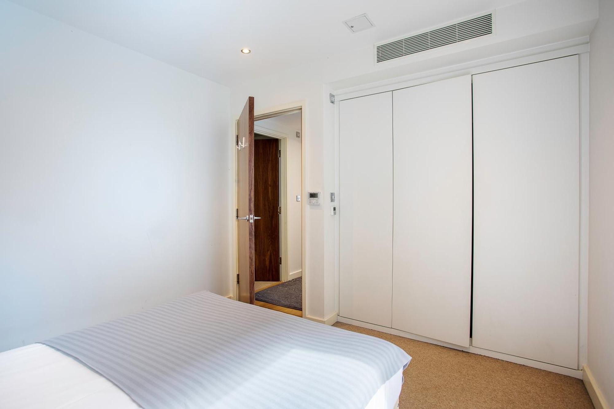 Serene Cityscape - 2br Luxury Westminster London