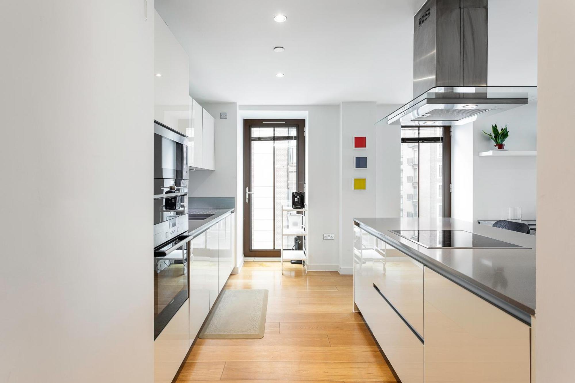 Serene Cityscape - 2br Luxury Westminster Leilighet *