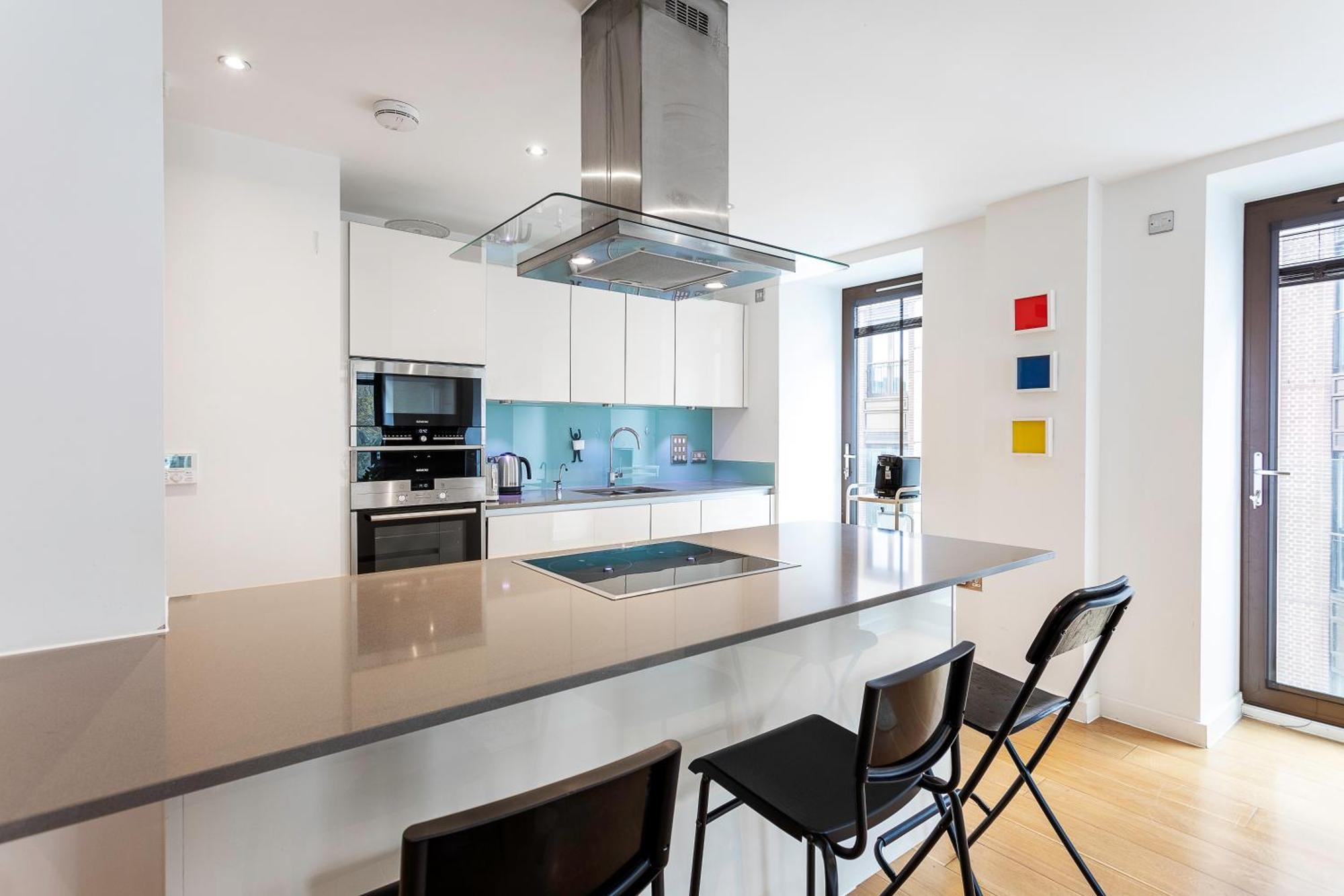 Serene Cityscape - 2br Luxury Westminster Leilighet *