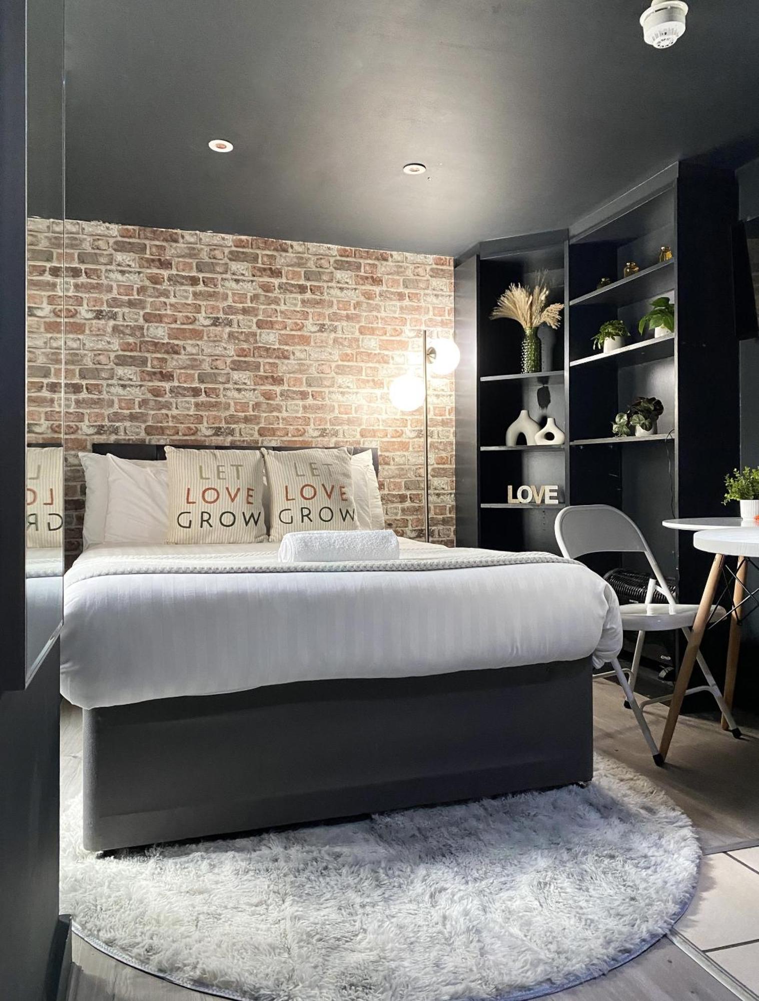 Modern Close To Hyde Park Apartment