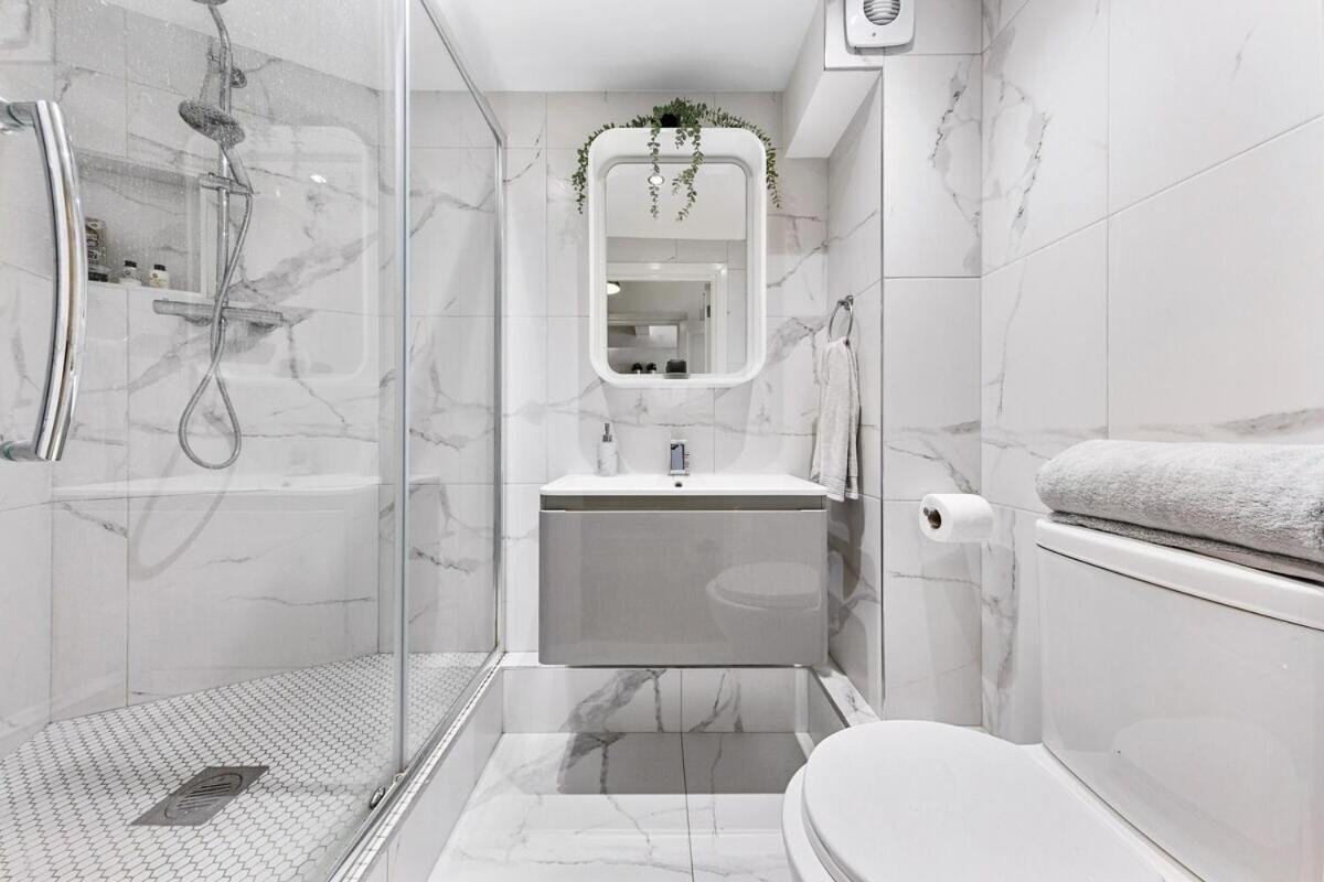 Luxury, Relaxing Apartment! 2 Mins From Paddington Station! Leilighet London