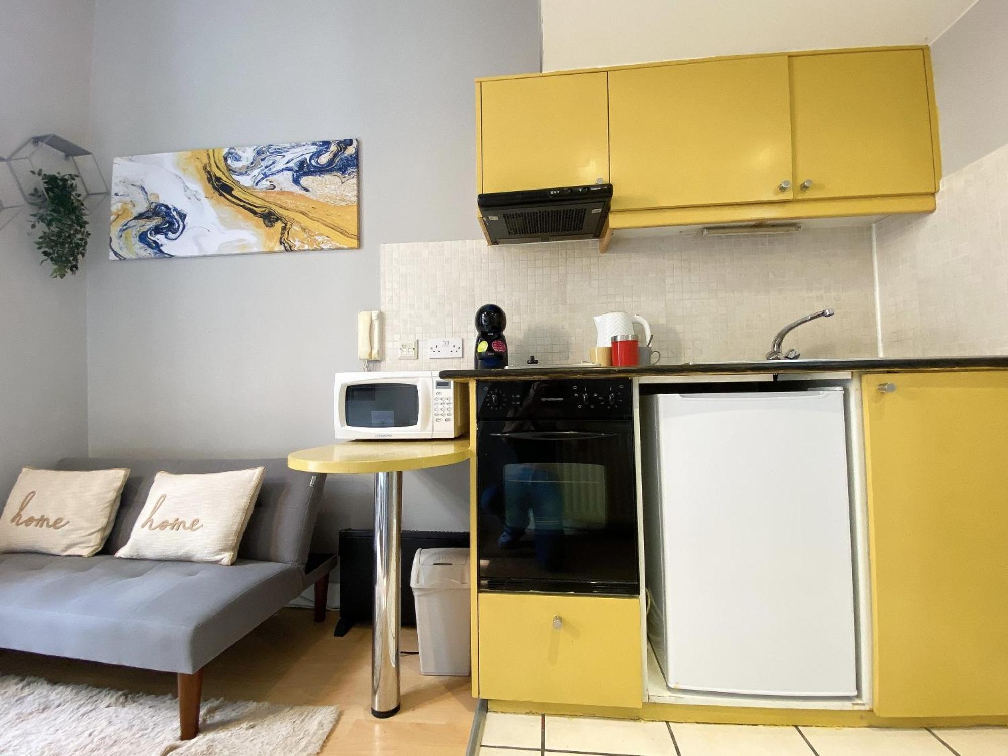 Modern Close To Hyde Park Apartment *
