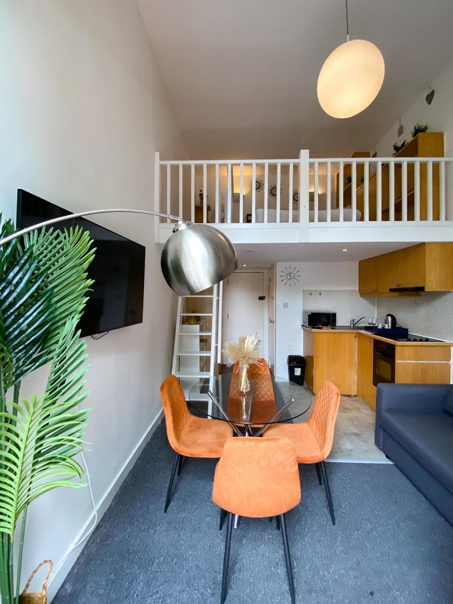 Modern Close To Hyde Park Apartment