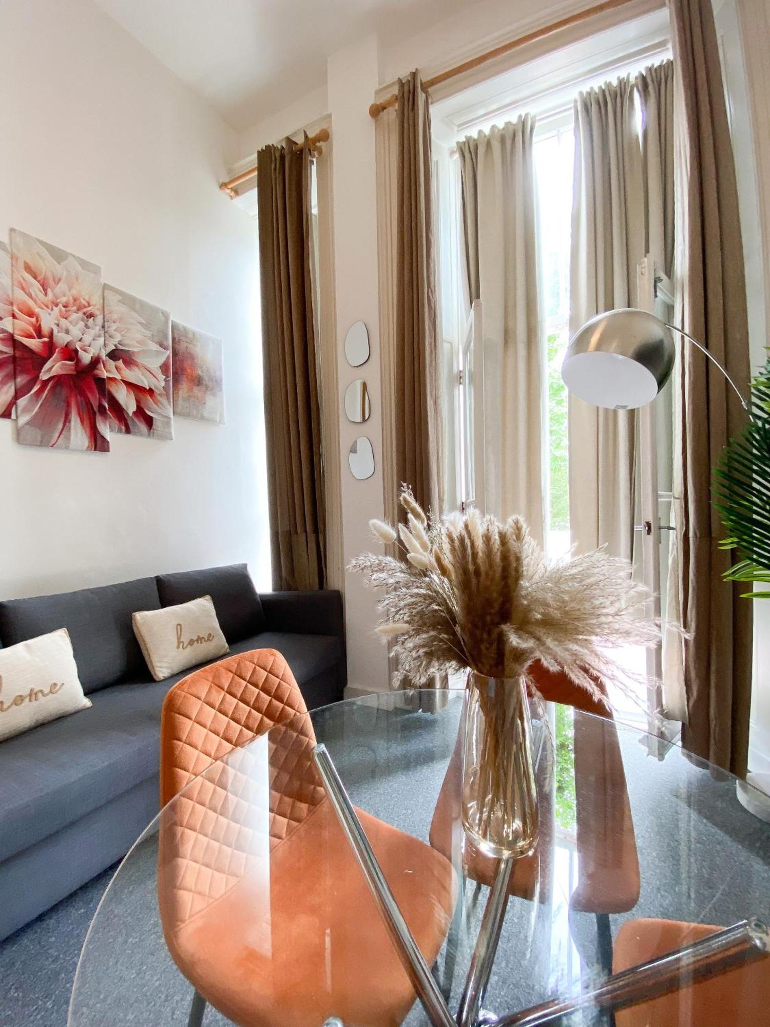 Modern Close To Hyde Park London