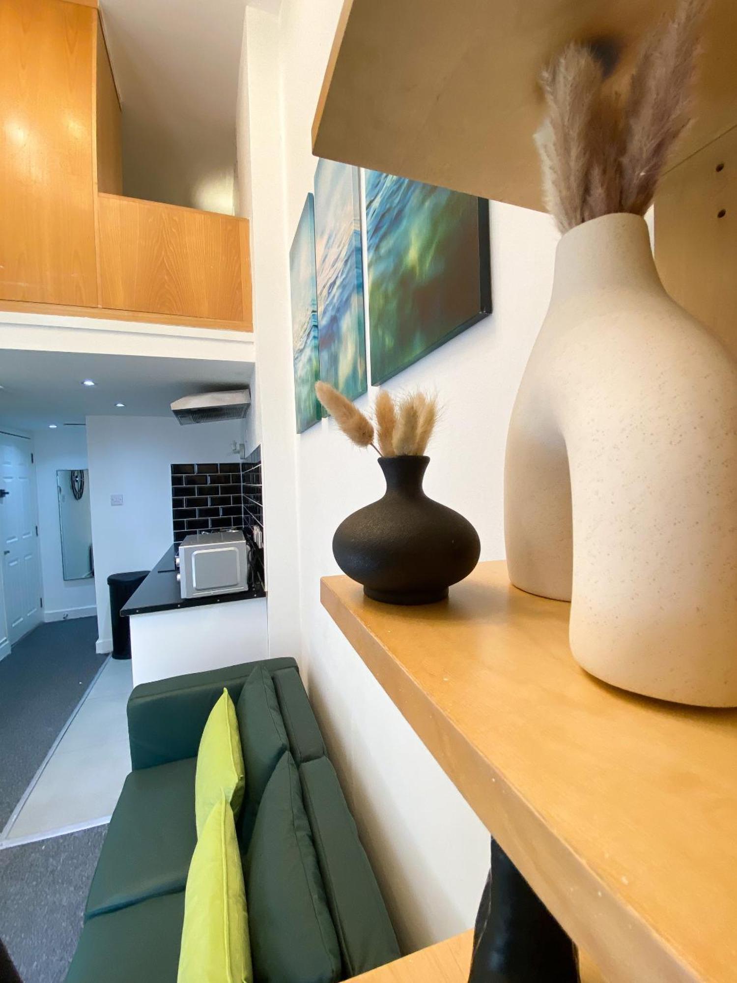 Modern Close To Hyde Park Apartment *