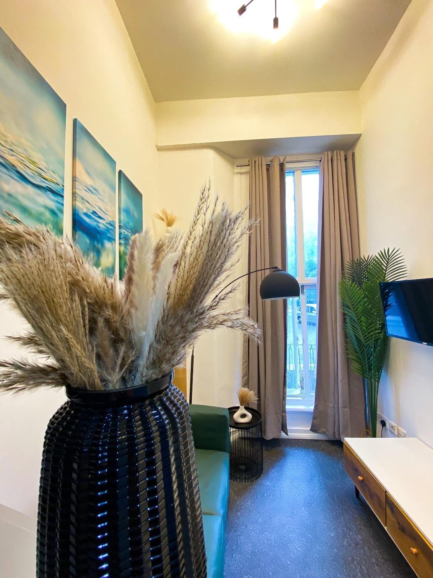 Modern Close To Hyde Park Apartment