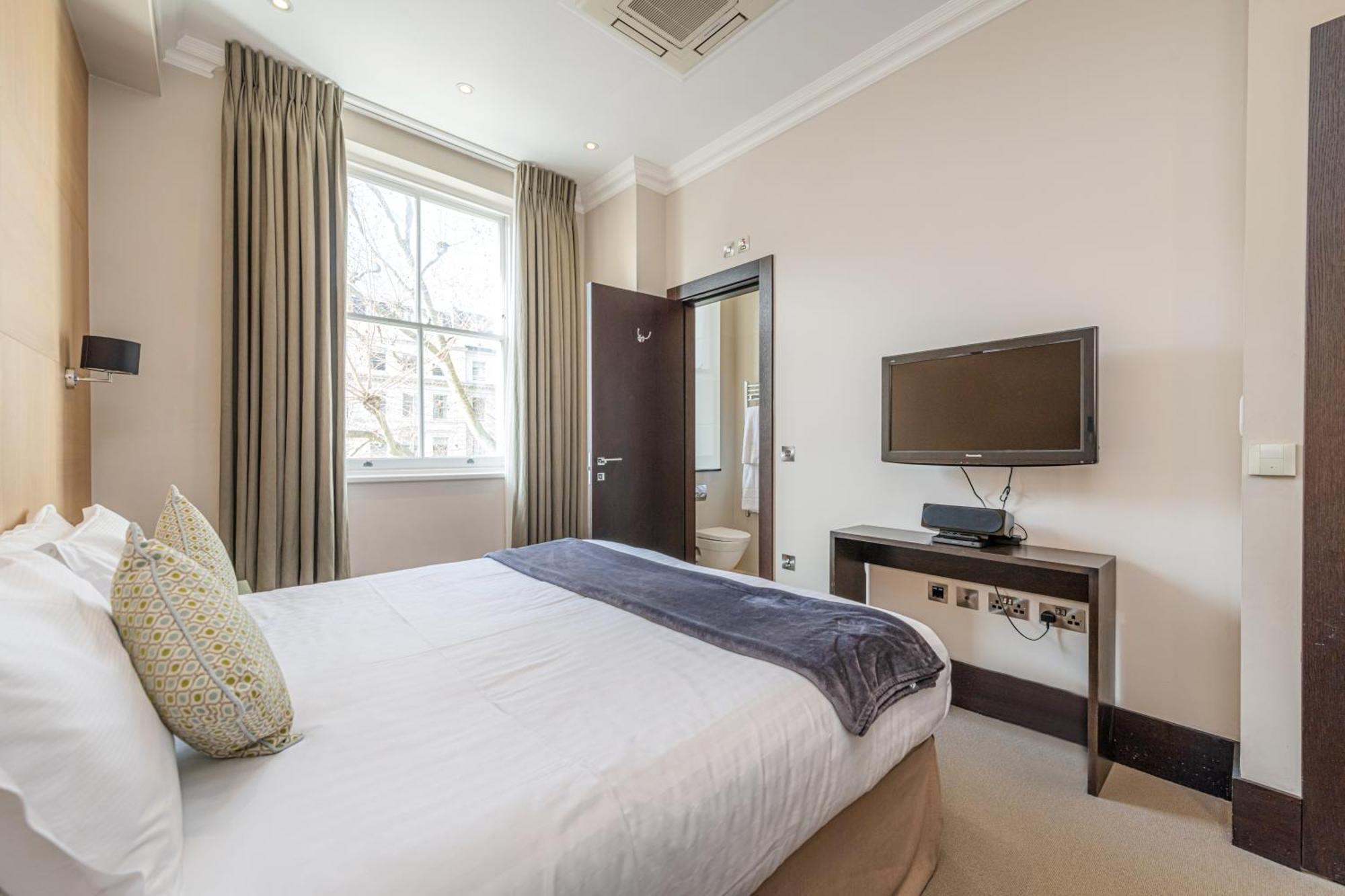 130 Queen's Gate Aparthotel 5*
