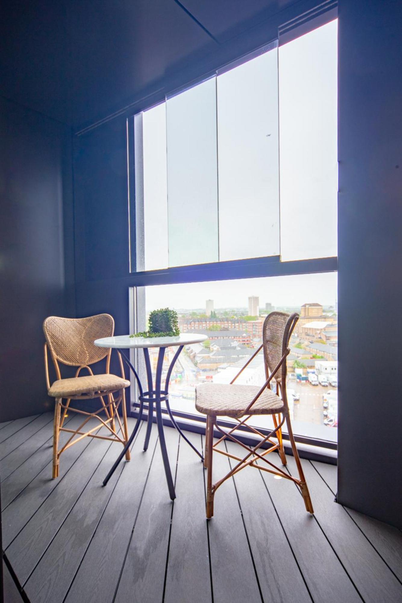 Thornes House Apartment