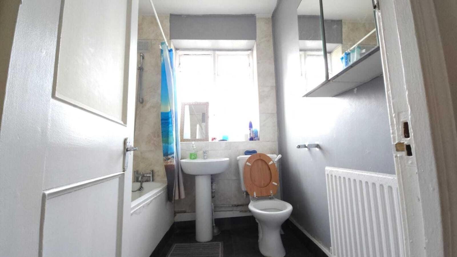 Edgware Station Apartment