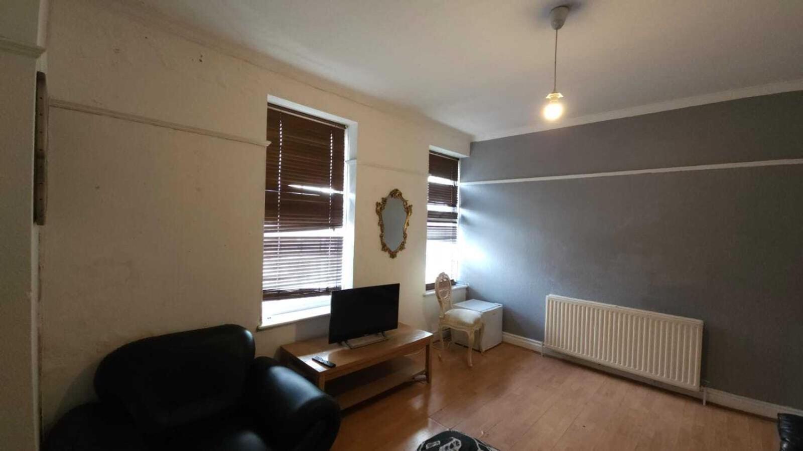Edgware Station Apartment *