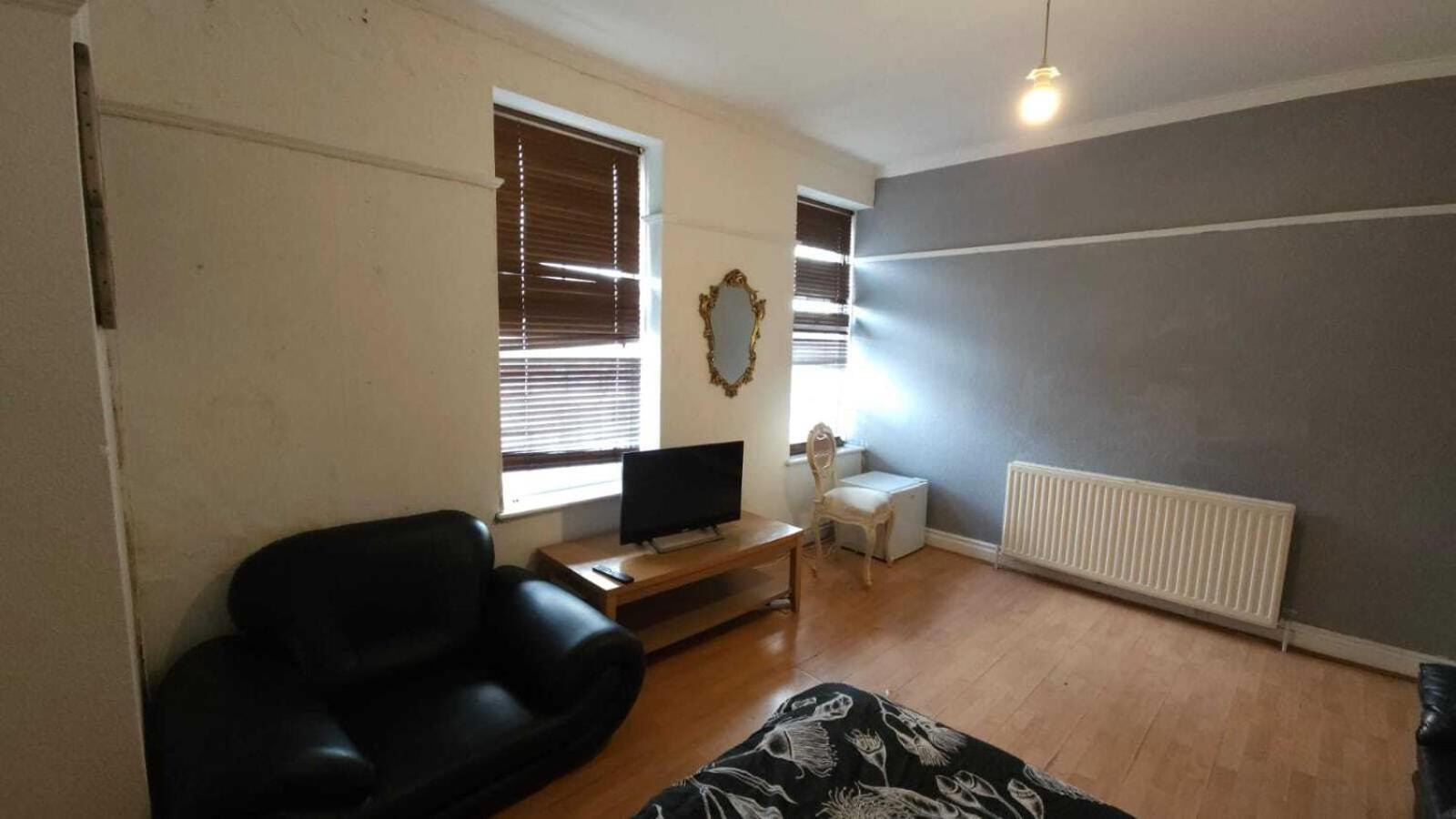 Edgware Station Apartment