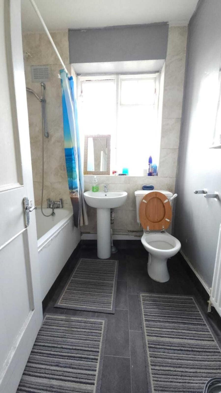 Edgware Station Apartment *