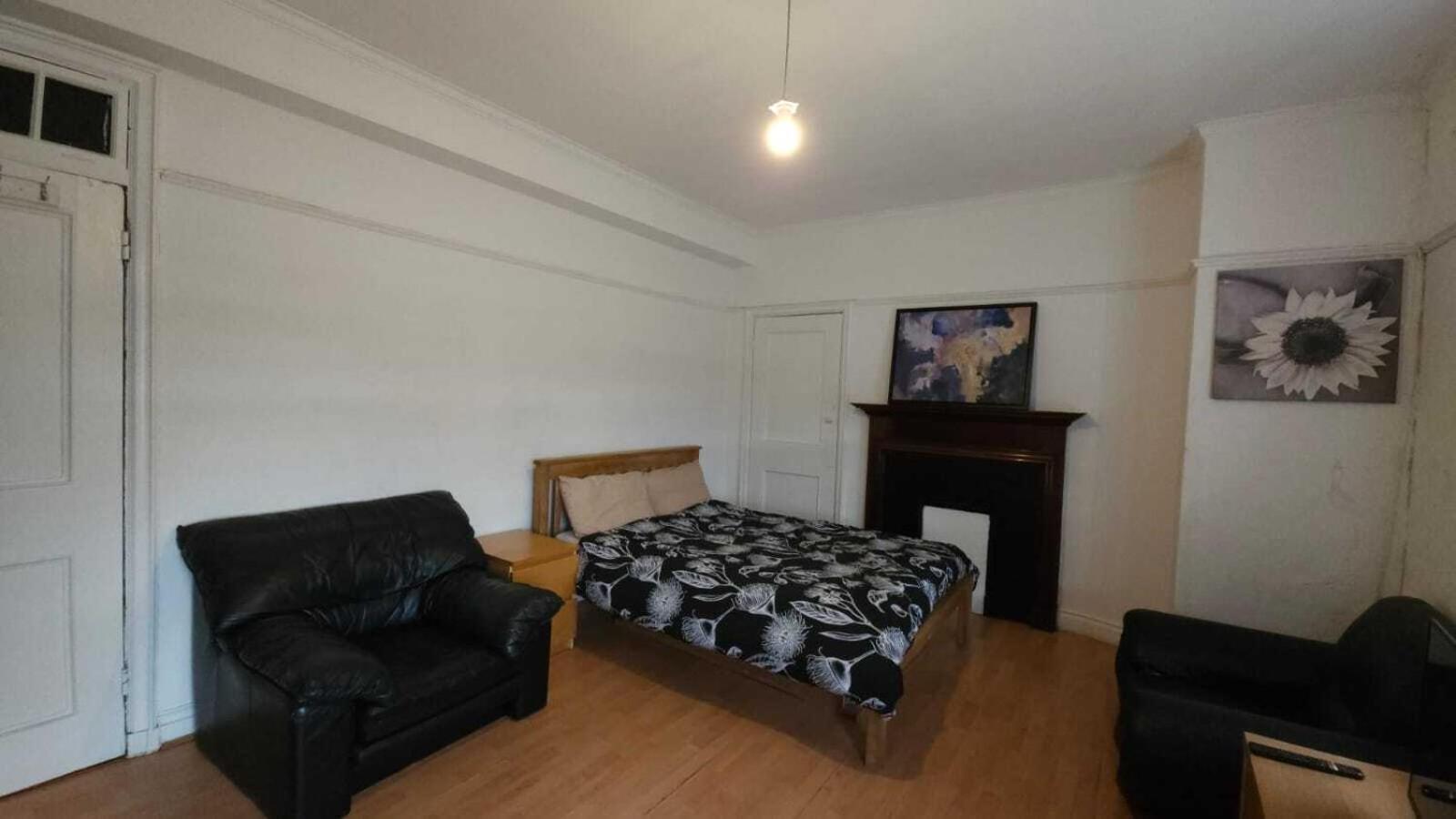 Edgware Station Apartment