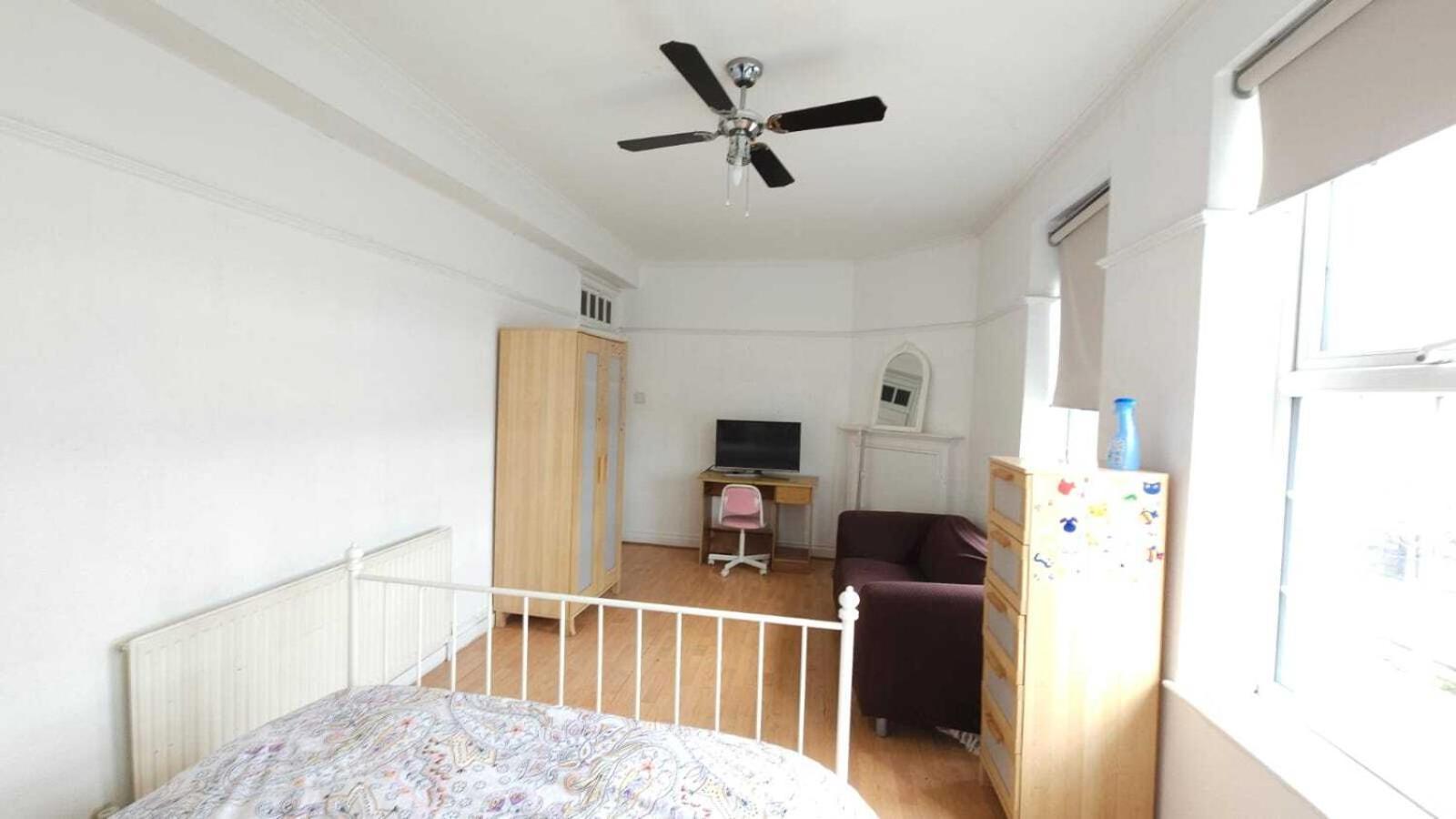 Apartment Edgware Station London