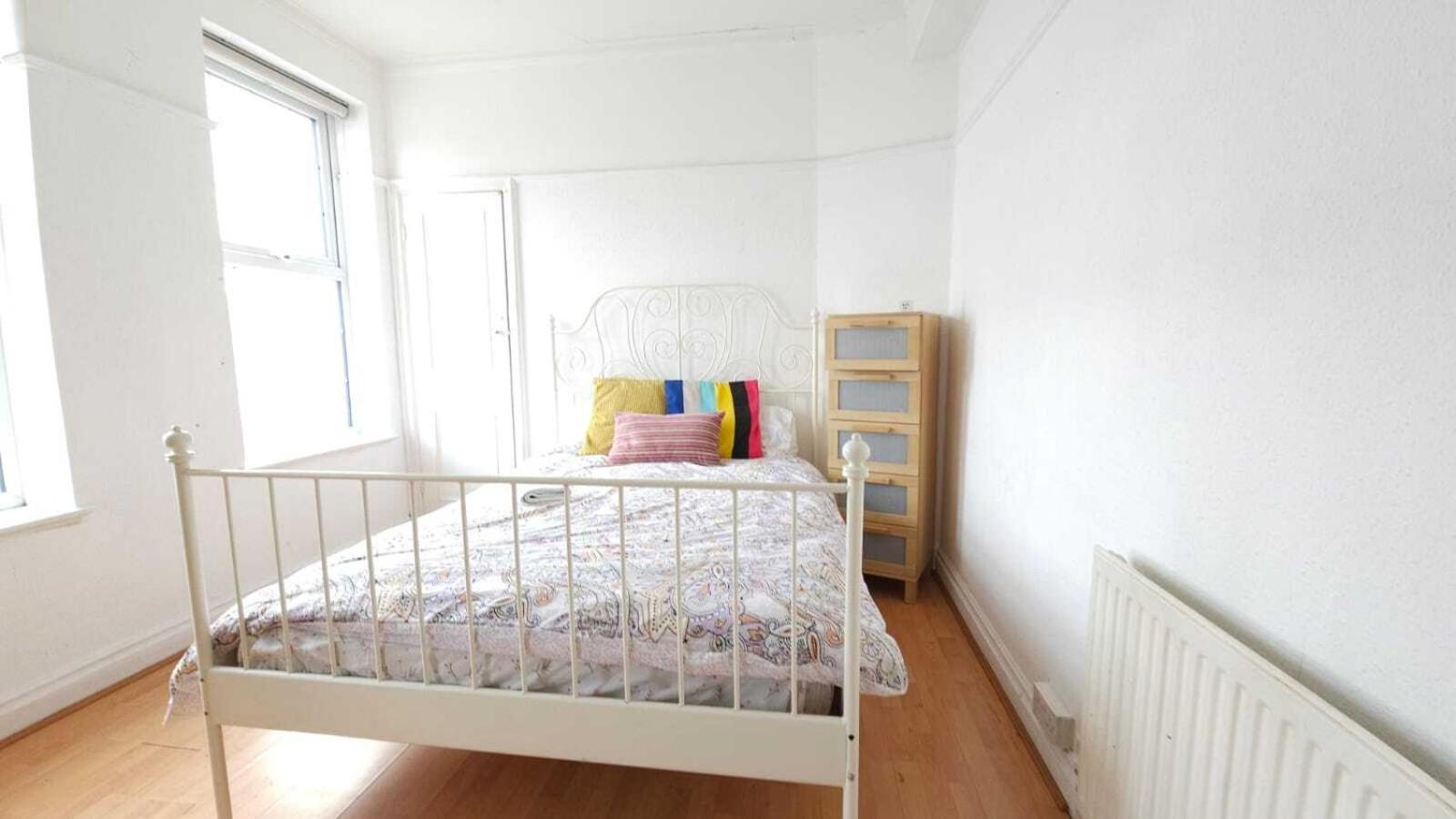 Edgware Station Apartment *