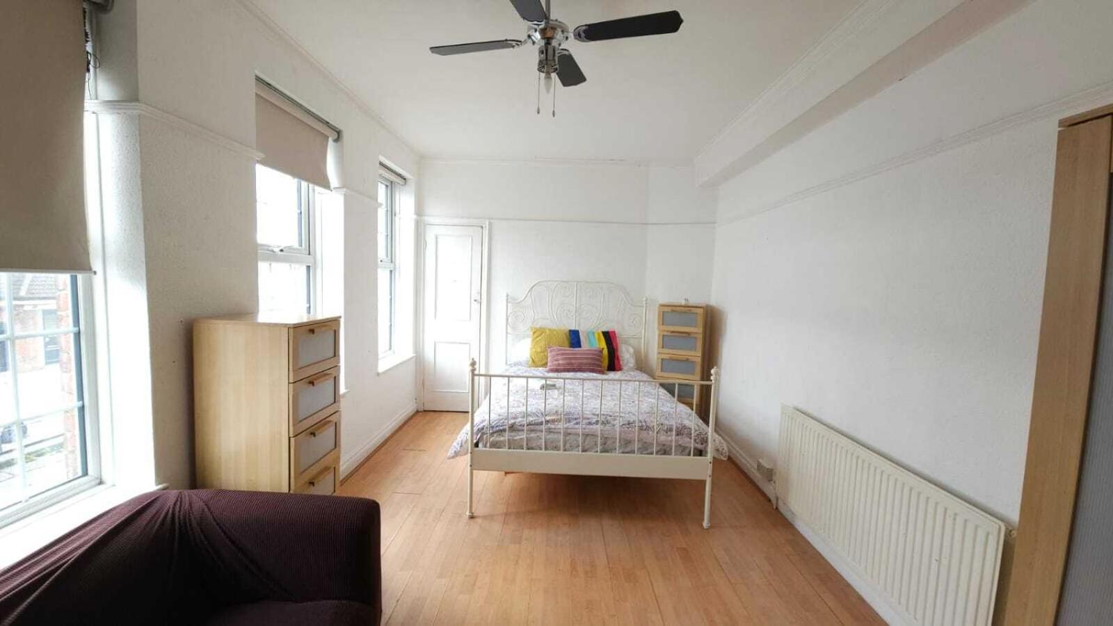 Edgware Station Apartment