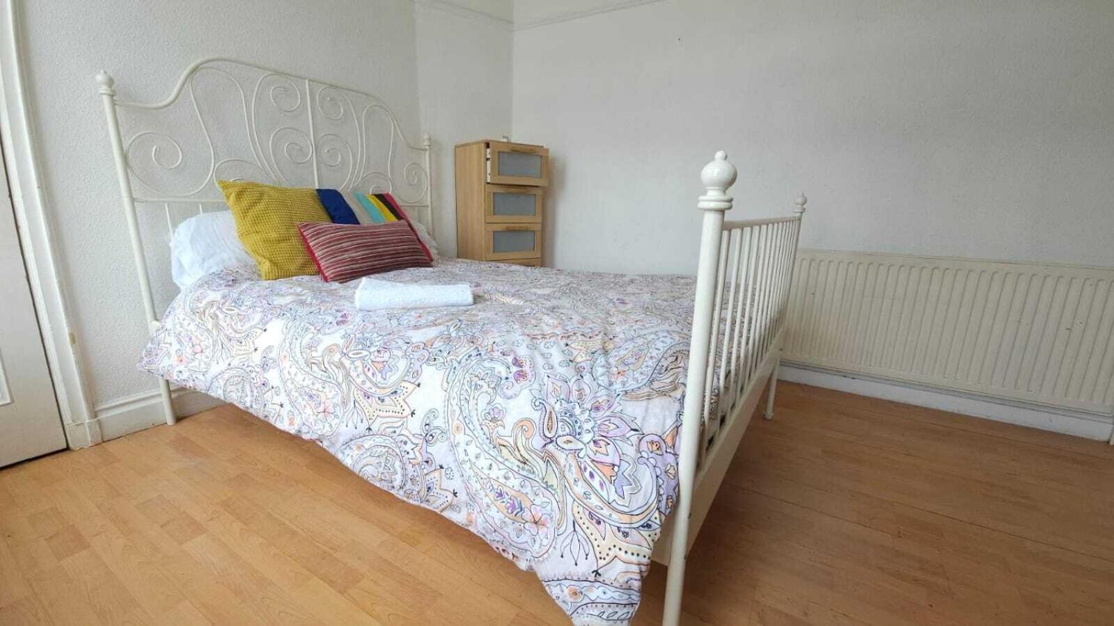 Apartment Edgware Station
