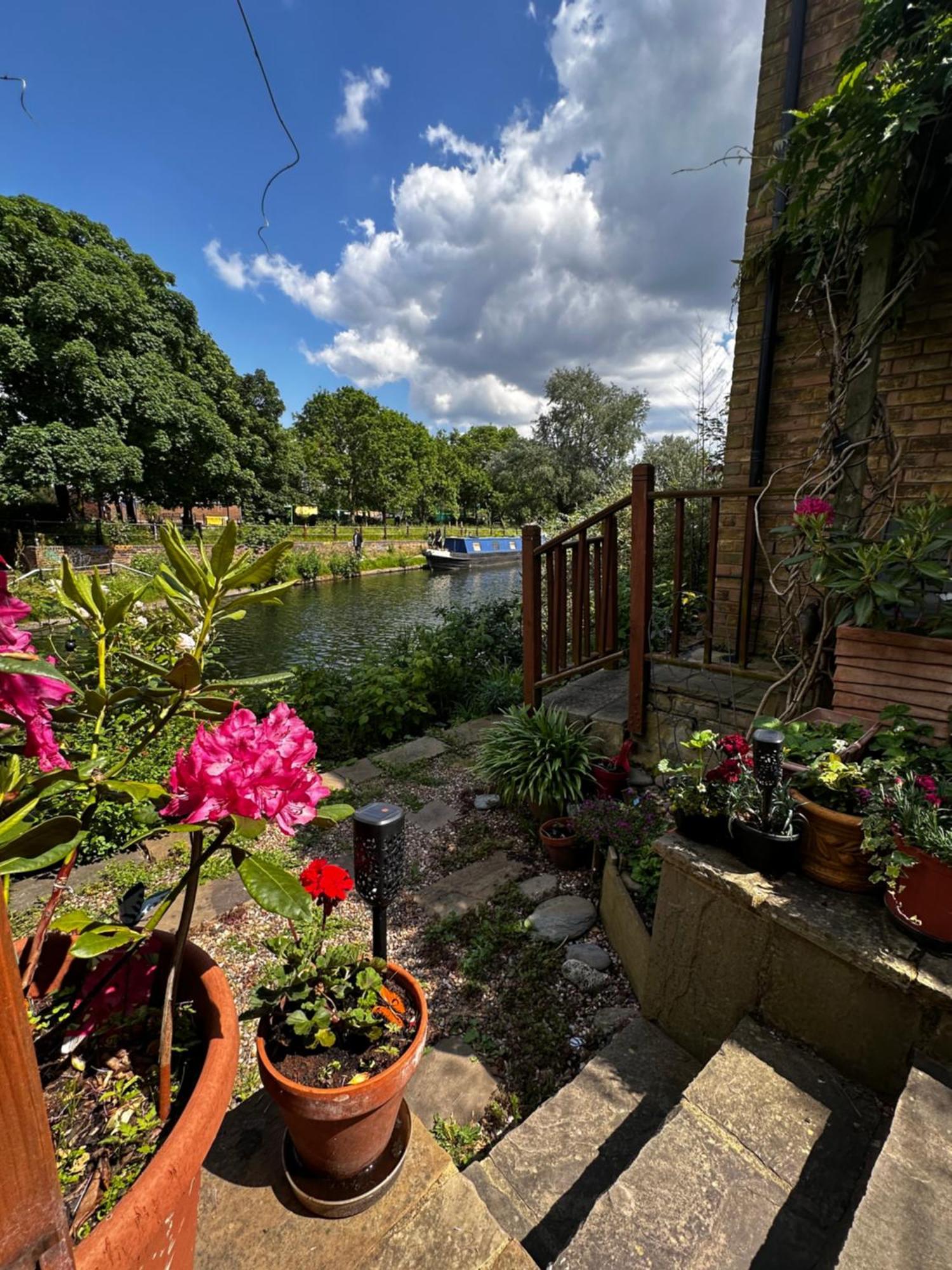 Amazing Location - Of London- 2 Bedroom Stunning Canal View House With Private Garden,parking & Balcony Apartment