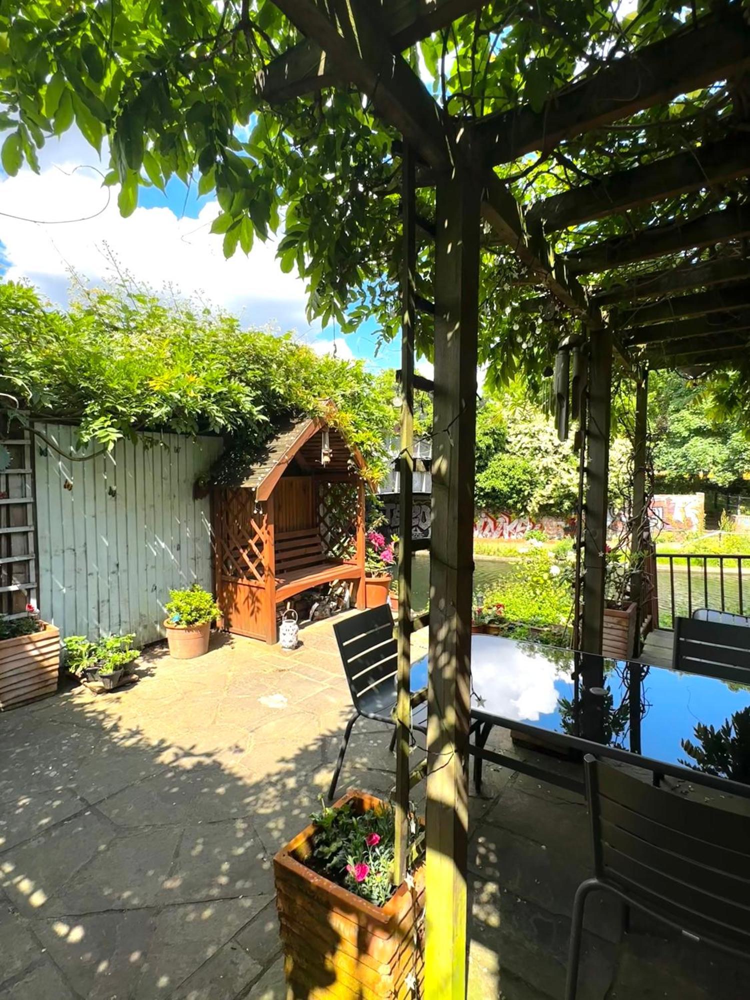 Apartment Amazing Location - Of London- 2 Bedroom Stunning Canal View House With Private Garden,parking & Balcony *