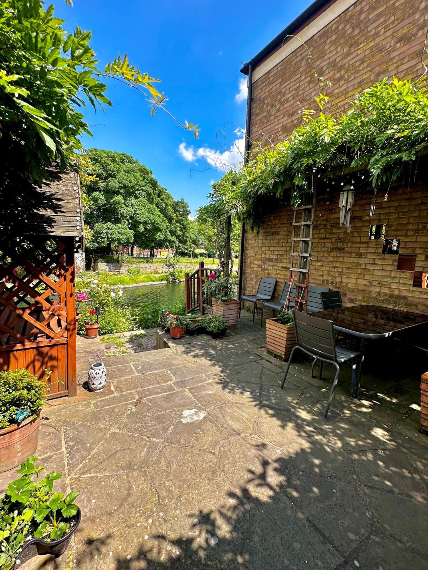 Apartment Amazing Location - Of London- 2 Bedroom Stunning Canal View House With Private Garden,parking & Balcony London