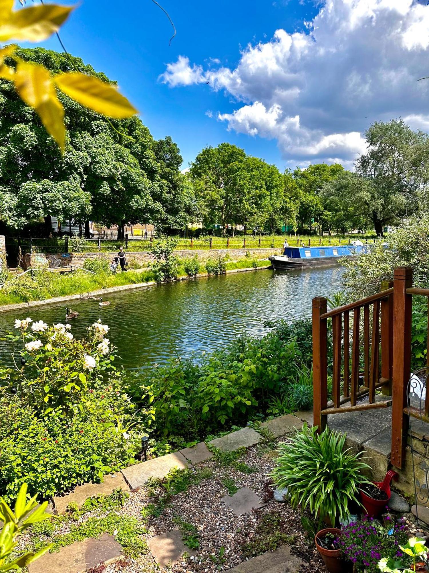 Amazing Location - Of London- 2 Bedroom Stunning Canal View House With Private Garden,parking & Balcony * London