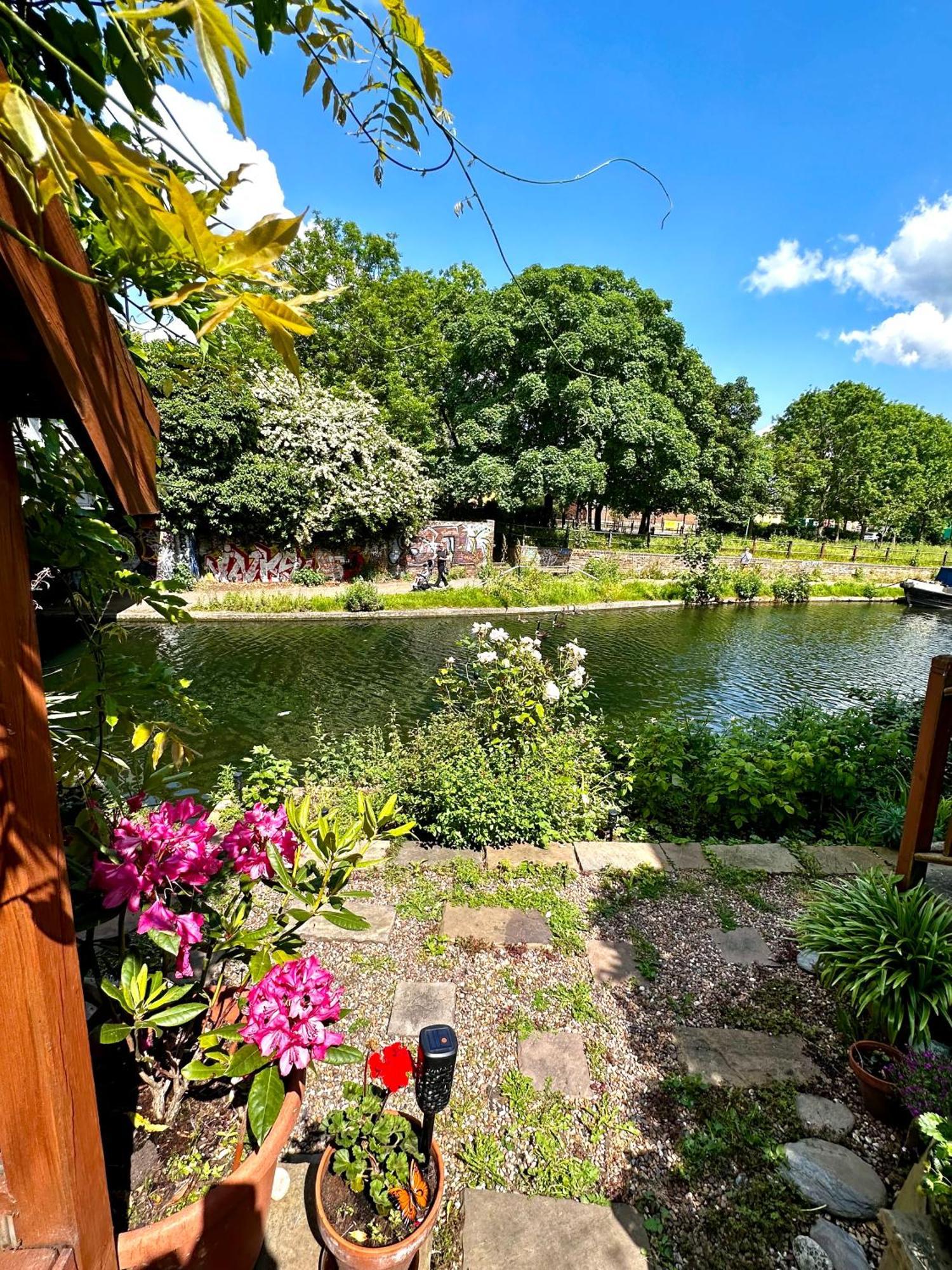 Amazing Location - Of London- 2 Bedroom Stunning Canal View House With Private Garden,parking & Balcony