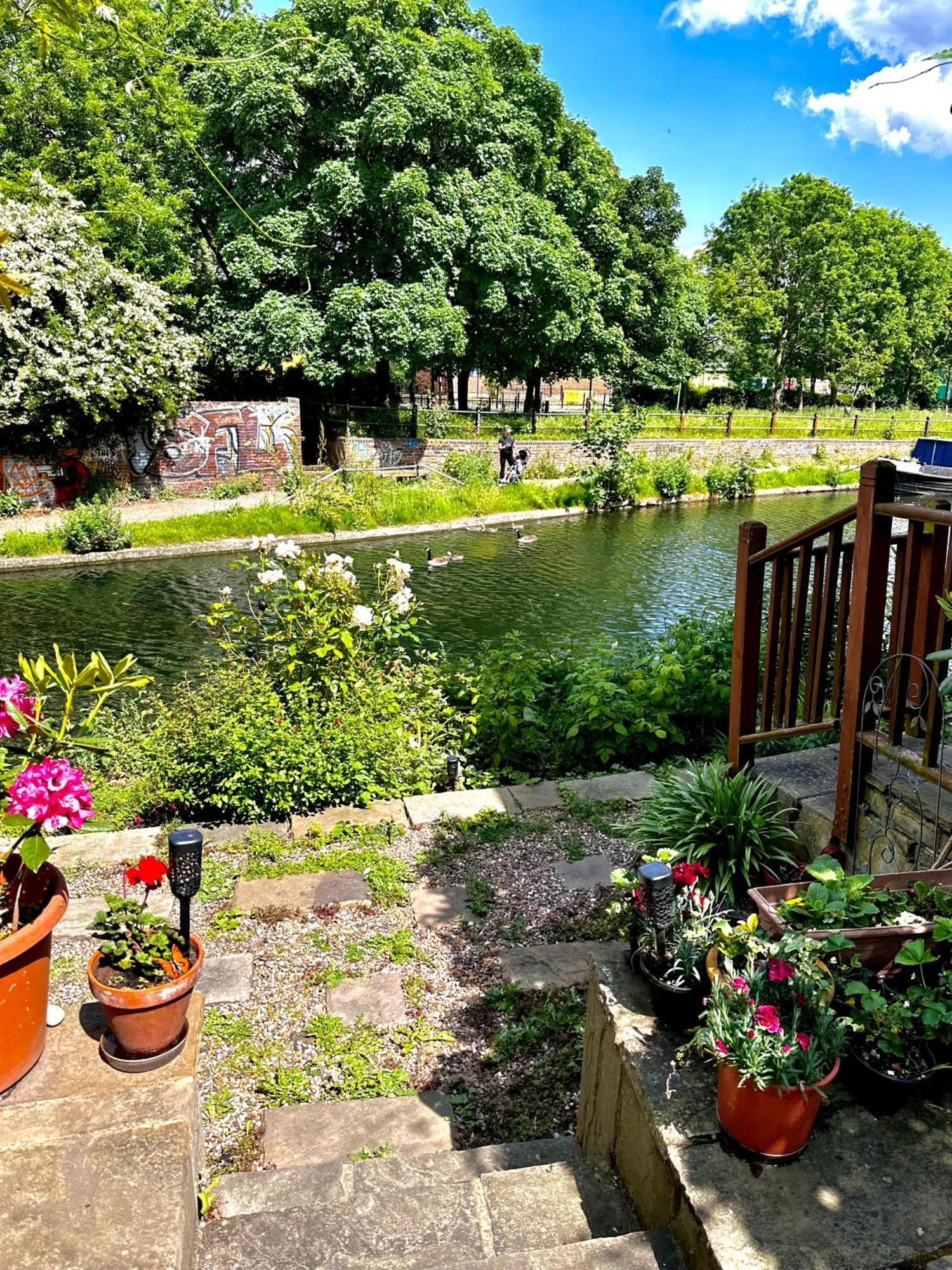 Amazing Location - Of London- 2 Bedroom Stunning Canal View House With Private Garden,parking & Balcony